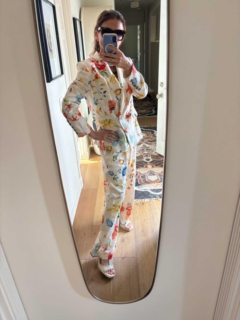 Elie Tahari Garden Party Floral Linen Blend Two-Piece PantSuit Set Blazer + Pant - Picture 3 of 16